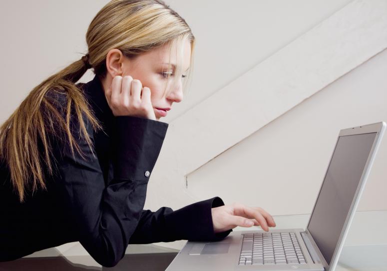 Image of divorced mother researching how to enforce child support in Illinois and Michigan